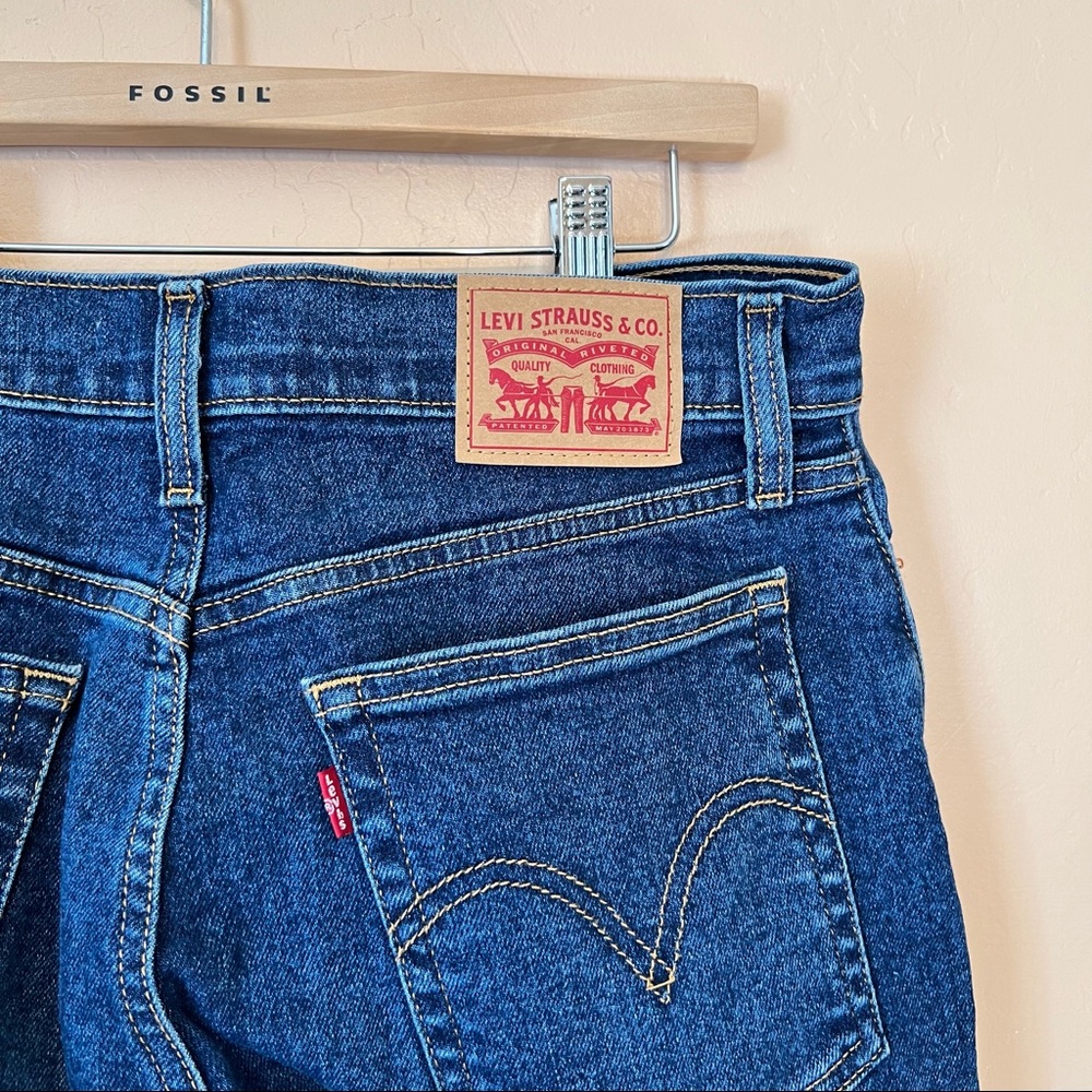 Levi Wedgie Straight-Leg Jeans